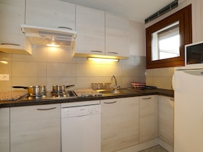 Kühlschrank, Mikrowelle, Geschirrspüler