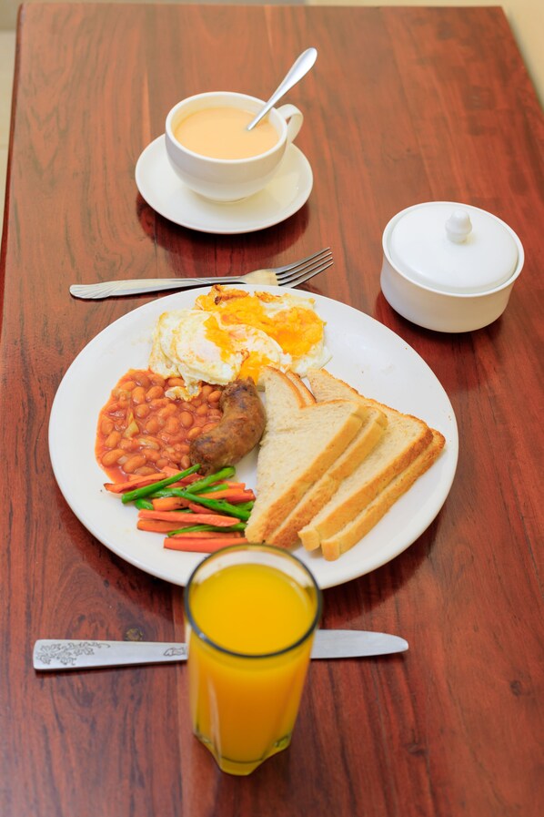 تناول الطعام داخل الغرفة