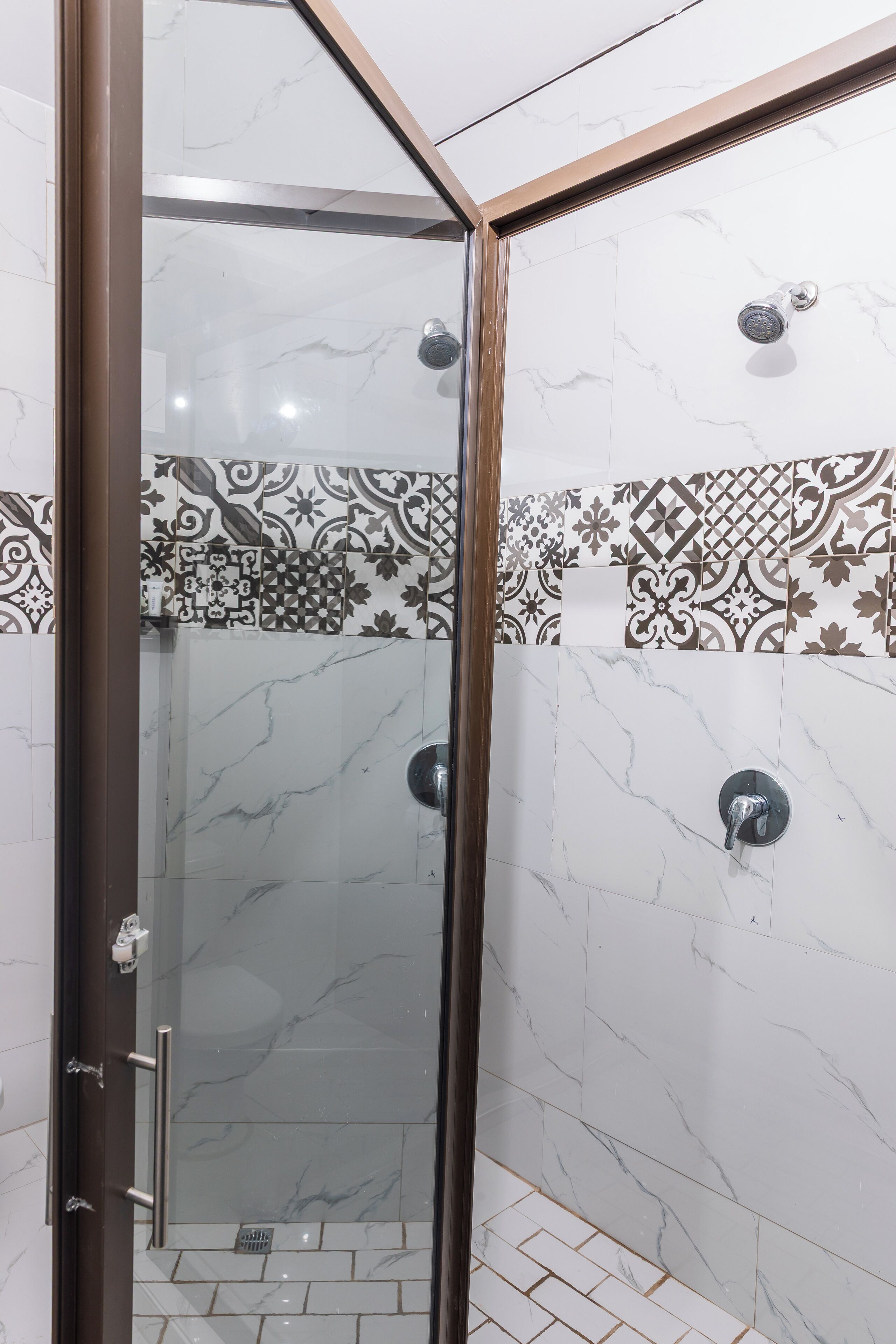 Room, 1 King Bed | Bathroom | Rainfall showerhead, towels, soap, toilet paper