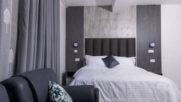 Room, 1 King Bed | Individually furnished, laptop workspace, free WiFi, bed sheets