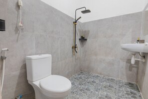 Biệt thự cơ bản | Phòng tắm | Buồng tắm vòi sen, khăn tắm
