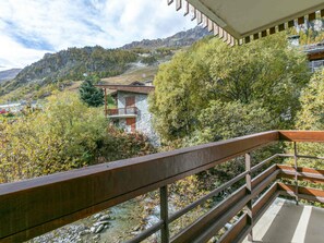 Property grounds - Ski-In/Ski-Out! Beautiful 2-Bedroom Apartment with WiFi, Val-d'Isère (Val-d'Isère)