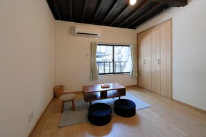 2 bedrooms, free WiFi, bed sheets - Komichi (Osaka)