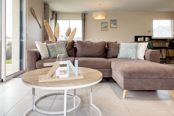 TV, books - Maison Bord de mer (Plouescat)