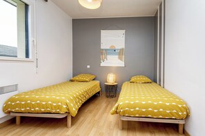 3 bedrooms, iron/ironing board, travel cot, free WiFi