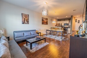 TV - New in the market townhouse in West Lucaya. 10 min to Disney! (Kissimmee)