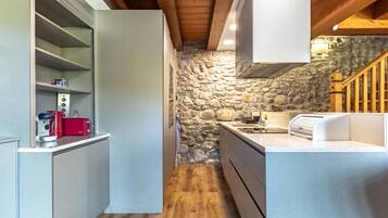 Kylskåp, mikrovågsugn, ugn och diskmaskin