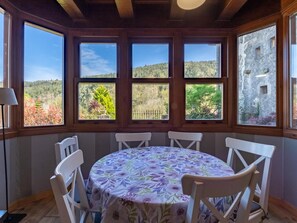 Dining - Quiet house in Otañes, near beaches, hiking, WIFI, free parking (Otañes)