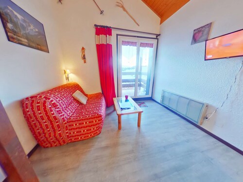 Mezzanine studio in Les Saisies, garage, sleeps 4