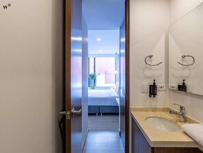 Shower, hair dryer, towels - Amazing 2BR In Centro Internacional (Bogotá)