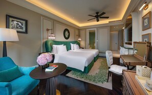 Dobbelt- eller tomannsrom – deluxe, ikke-røyk, byutsikt | Dundyner, minibar, safe på rommet og skrivebord