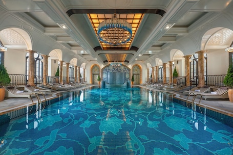 Una piscina techada. Hotel de lAmour Tam Dao