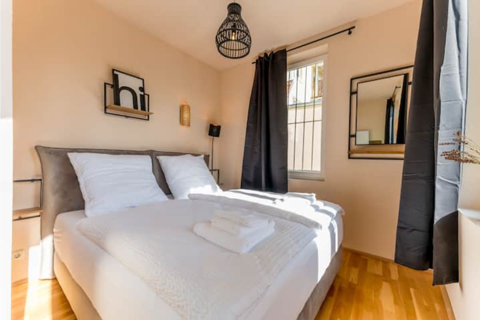 2 chambres, fer et planche à repasser, Wi-Fi, draps fournis