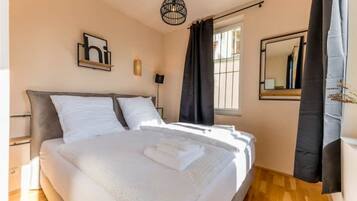 2 quartos, ferros/tábuas de passar roupa, Wi-Fi, roupa de cama