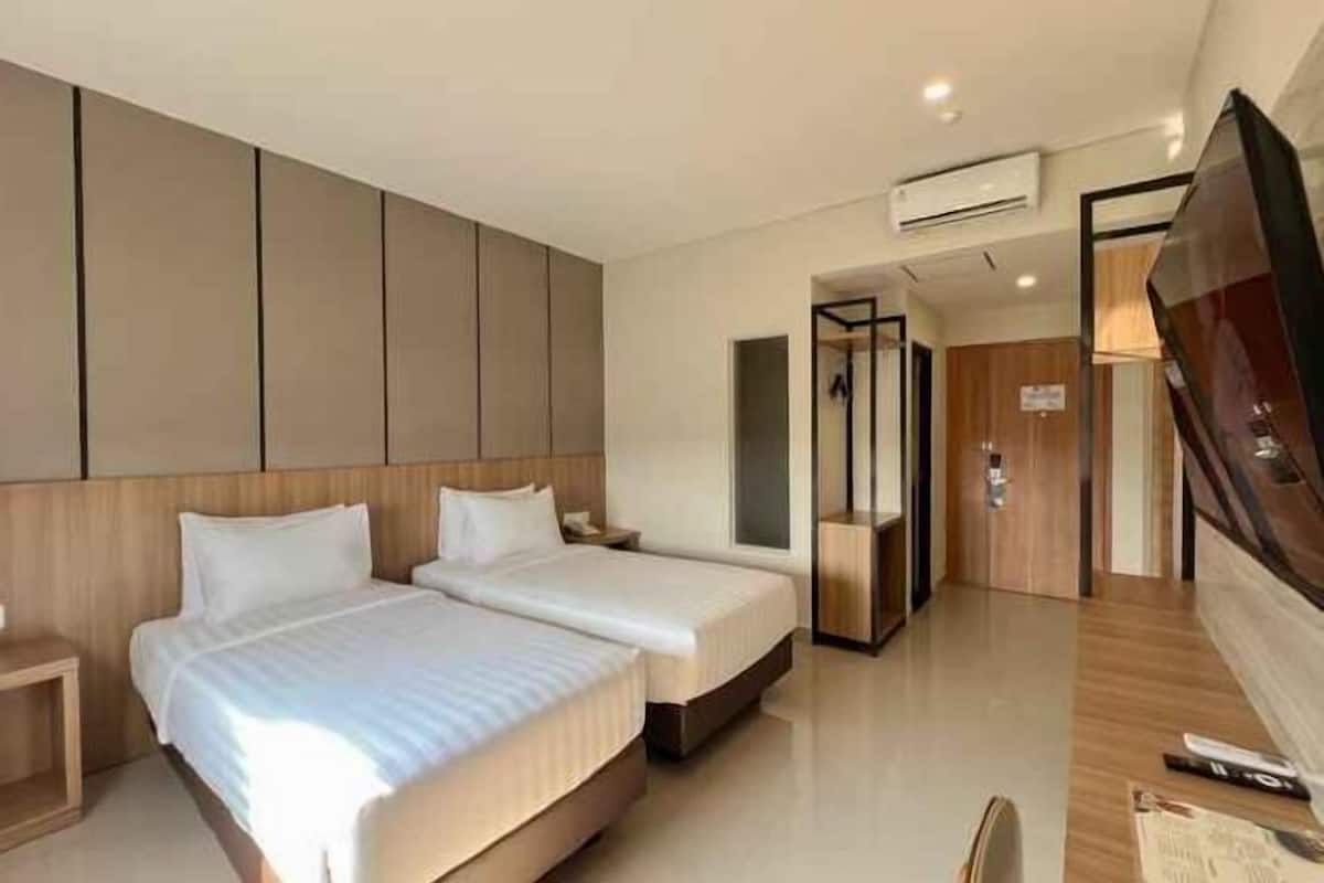Free WiFi, bed sheets