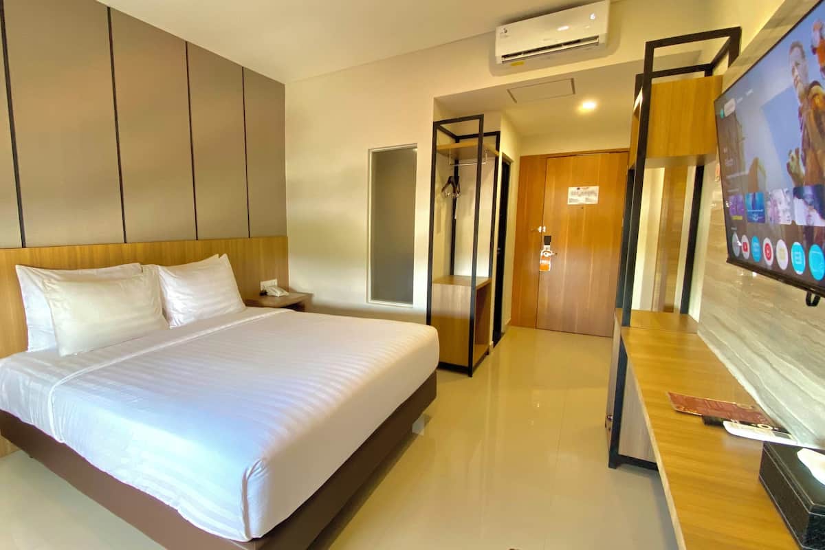 Grand Double Room | Free WiFi, bed sheets