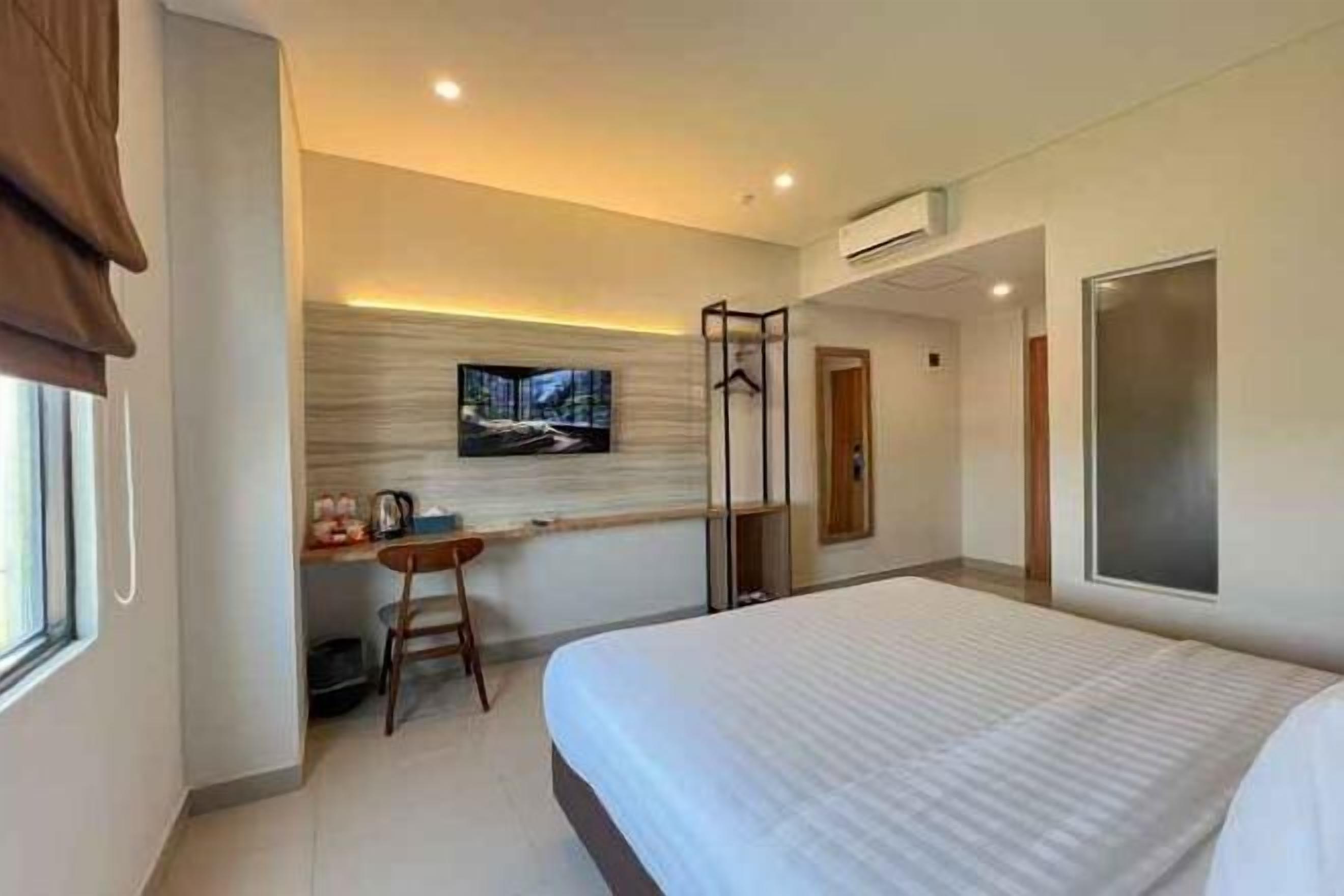 Free WiFi, bed sheets