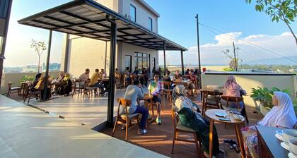 Front One Hotel Gombong