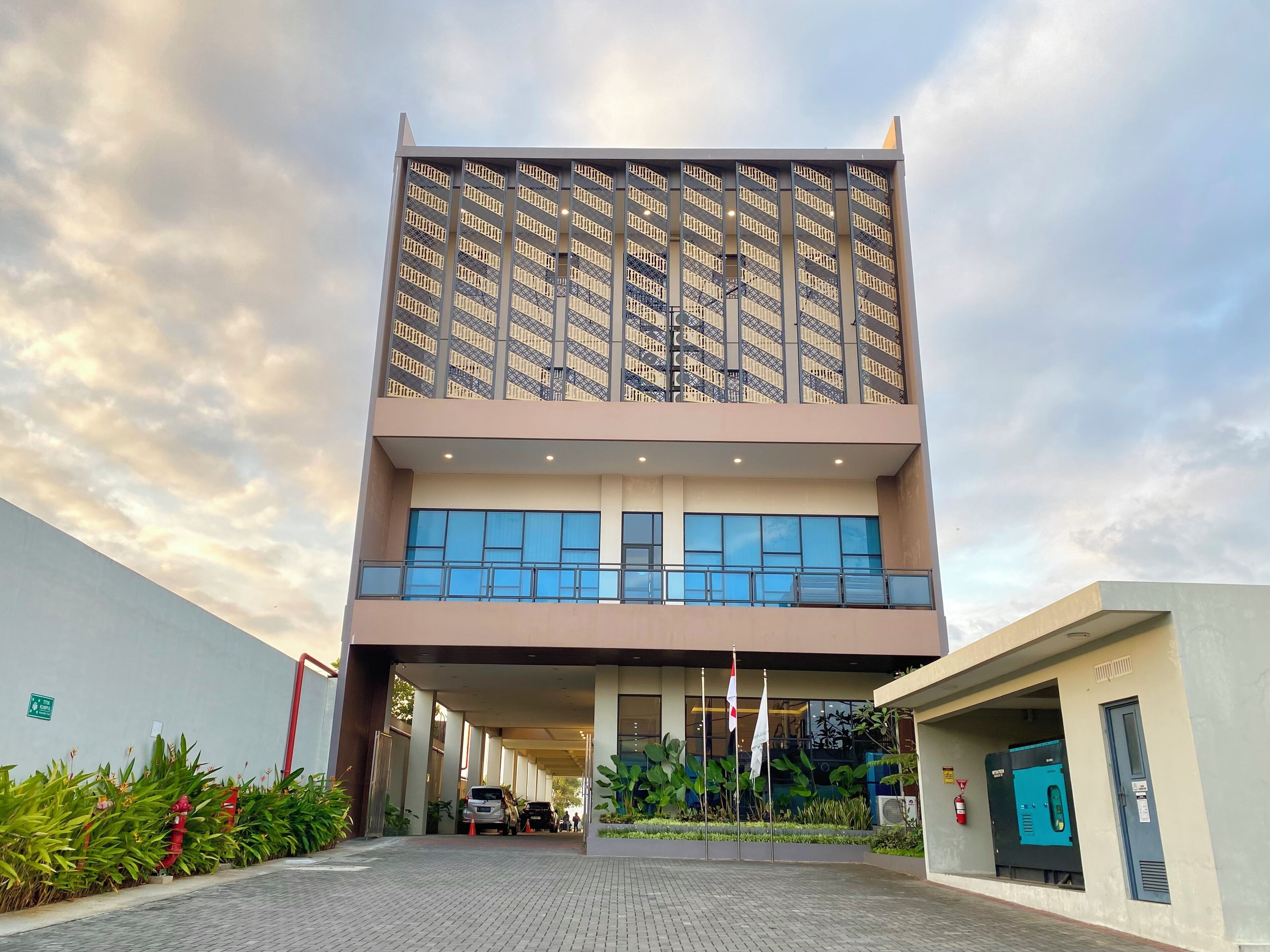 المنشأة من الخارج