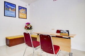 Reception - OYO 90322 Joy Homestay Near Bella Terra Lifestyle Center (Jakarta)