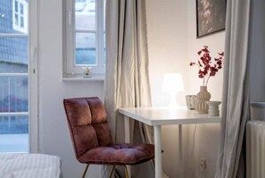 1 habitación, tabla de planchar con plancha, wifi y ropa de cama 