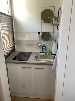 Fridge, microwave, oven, stovetop - City Apartment in Berühmter Lage (Hildesheim)