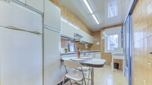茶具/咖啡用具、冰箱、微波炉、烤箱