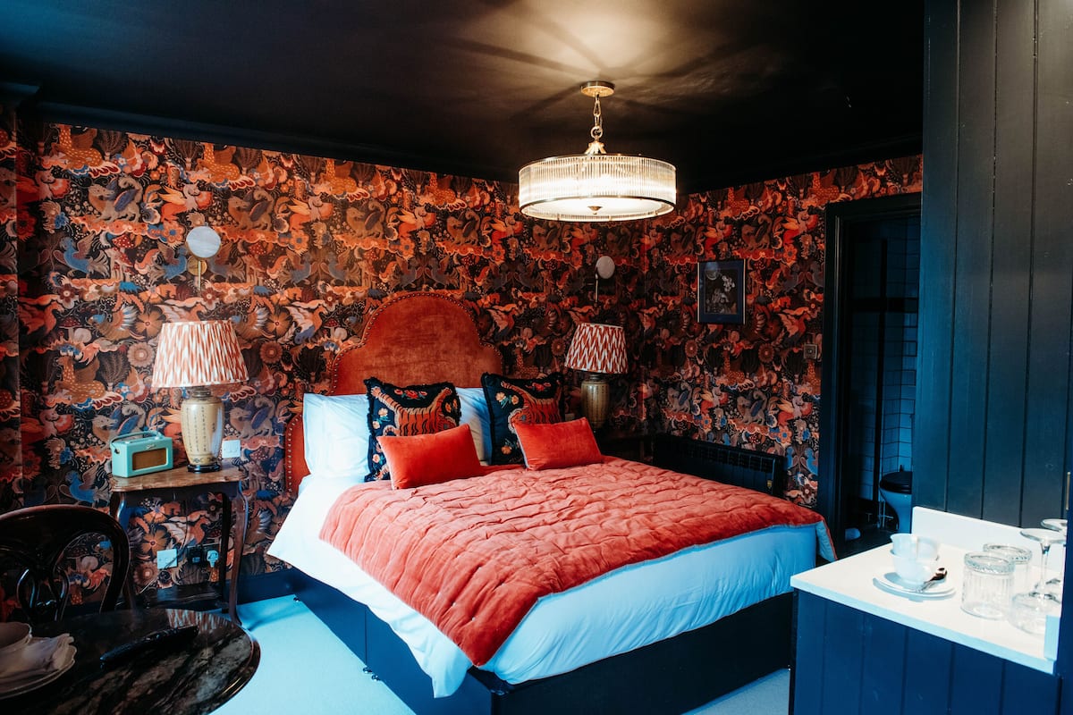Luxury Room | 1 bedroom, free minibar, individually decorated, individually furnished