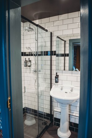 Sèche-cheveux, peignoirs