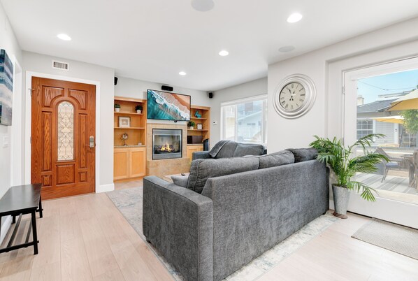 Televisión y chimenea