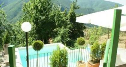 Beautiful, modern house with pool and amazing views of the mountains