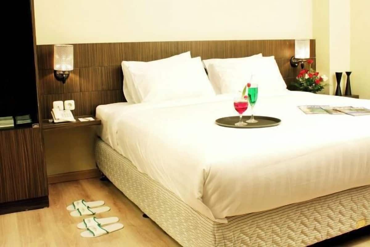 In-room safe, free WiFi