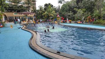 2 piscinas al aire libre