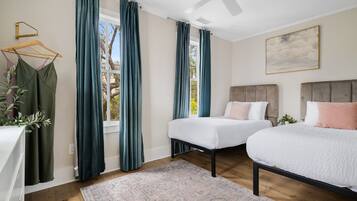 4 habitaciones, tabla de planchar con plancha, wifi y ropa de cama