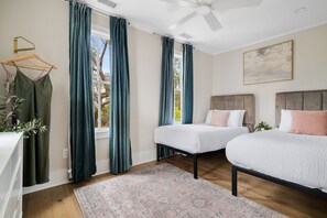 4 bedrooms, iron/ironing board, WiFi, bed sheets