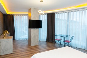 Habitación estándar | Minibar, sistema de insonorización, tabla de planchar con plancha