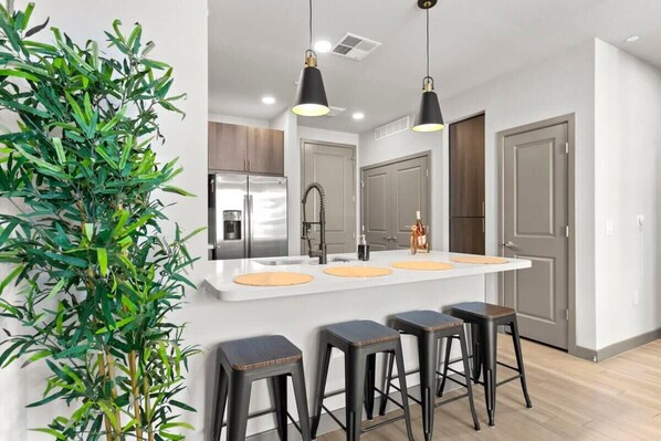 Fridge, microwave, oven, stovetop