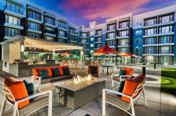 Terrace/patio - Cozysuites PHX RORO Gym, Pool, Pets, Parking! #10 (Phoenix)