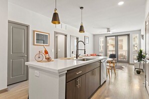 Interior - Cozysuites PHX RORO Gym, Pool, Pets, Parking! #14 (Phoenix)