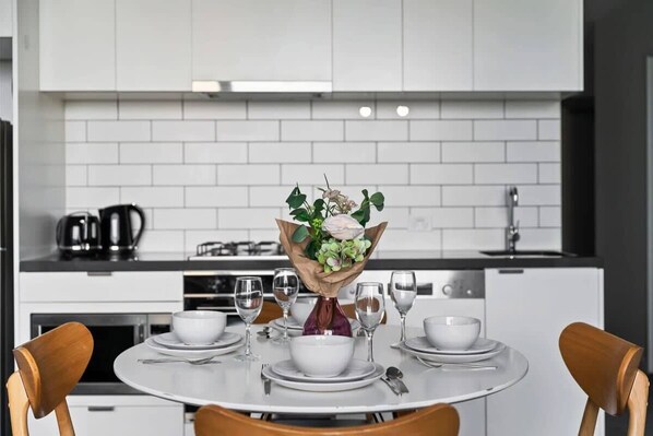 Fridge, microwave, oven, stovetop