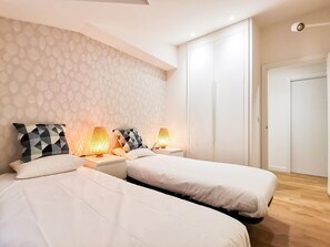 2 bedrooms, free WiFi - Cozy Apartment in Historic Center, 5-Minute Walk to Zarautz Beach (Zarauz)