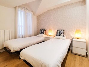 2 bedrooms, free WiFi - Cozy Apartment in Historic Center, 5-Minute Walk to Zarautz Beach (Zarauz)