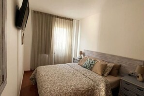 2 soverom, strykejern/-brett, reiseseng for barn og wi-fi (inkludert)