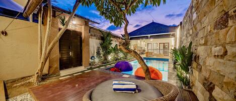 Kolam renang outdoor