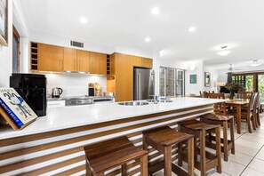 雪櫃、微波爐、焗爐�、爐具