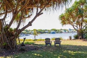Property grounds - Twin Waters Seaside Resort Life (Twin Waters)