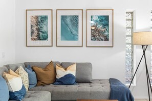 Smart TV, books, stereo - Twin Waters Seaside Resort Life (Twin Waters)