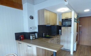 Réfrigérateur, four, plaque de cuisson, lave-vaisselle