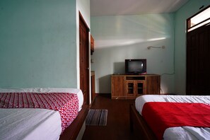 Family Suite | Desk, laptop workspace, free WiFi, bed sheets - OYO 93248 Villa Syariah Astuti Lestari (Parongpong)