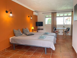 1 Schlafzimmer, Reisekinderbett, kostenloses WLAN, Bettwäsche